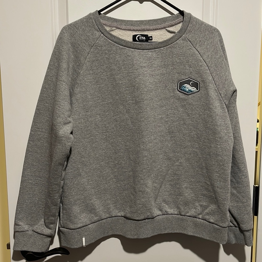 Zyia Mountain Patch Crewneck